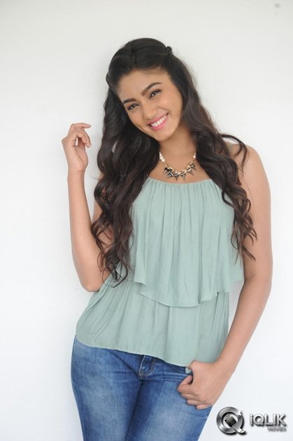 Sana-Maqbool-at-Dikkulu-Choodaku-Ramayya-Press-Meet